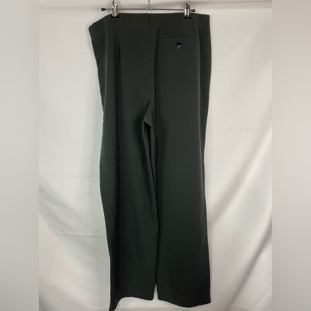 Chicos gray trousers, wide legs & a side zipper closure,a flat front. Sz 2/L/12